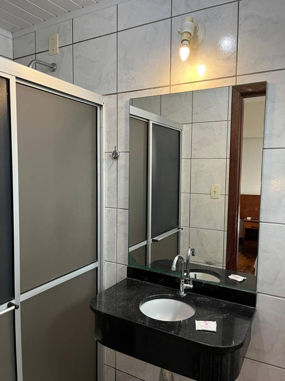 Acomodare Hotel- Sob Nova Direcao Tubarao Bagian luar foto